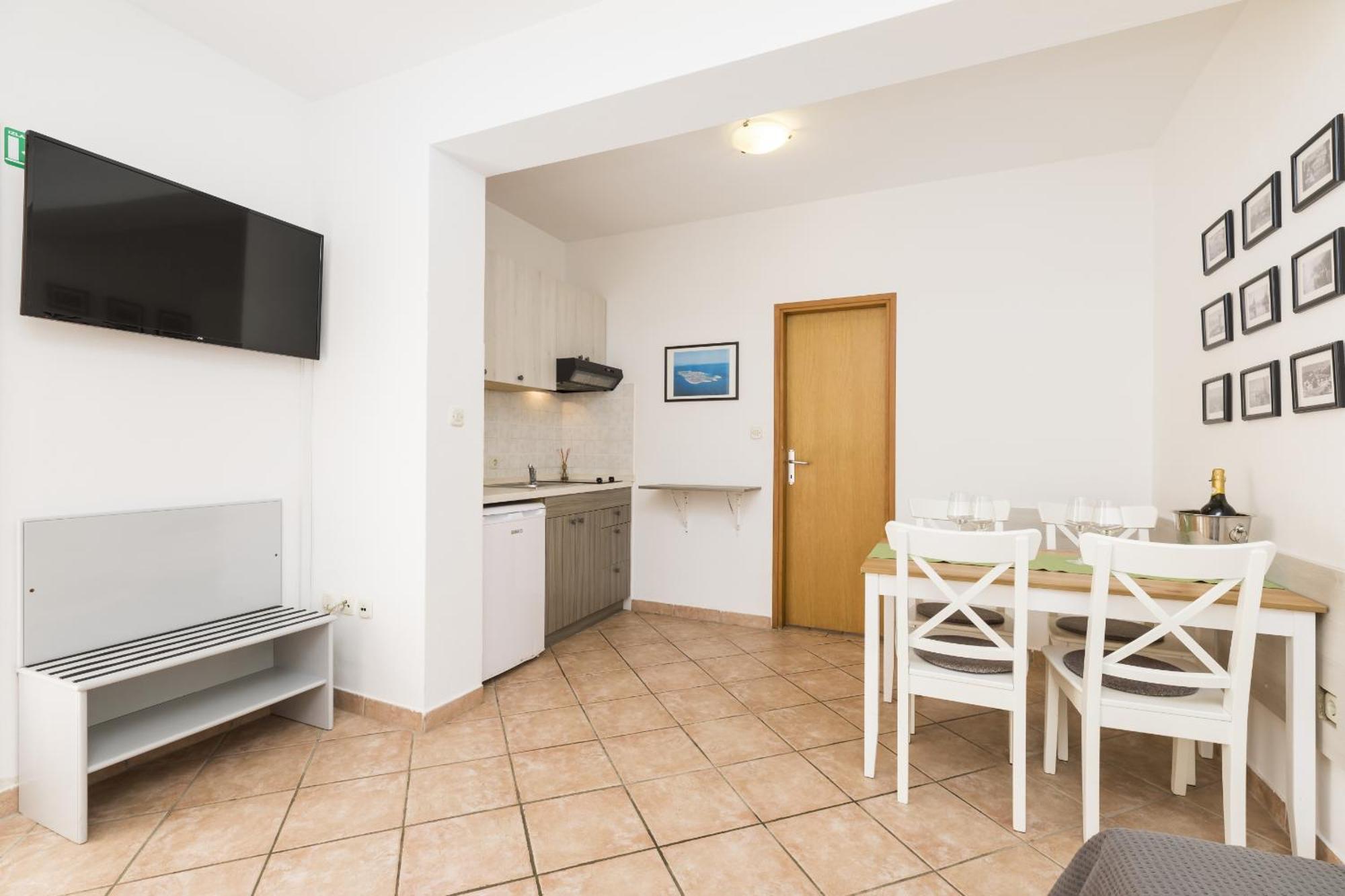Apartments Laura Mali Lošinj Exterior foto